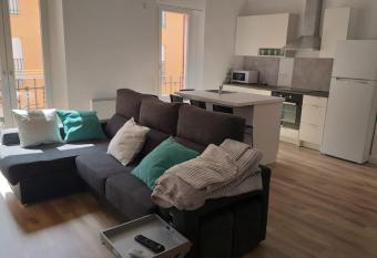 LOFT-ZENN- Apartamento. Reci  n Reformado C  ntrico allows 18 year olds to book a room