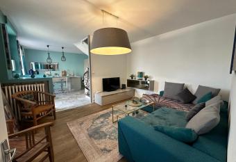 Maison de ville id  alement plac  e has Balcony rooms