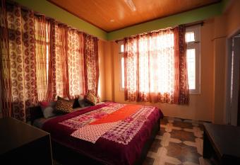 Hotel The Pine Stay has Balcony rooms