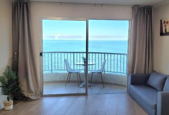 Cosy ocean view studio 2 has Balcony rooms