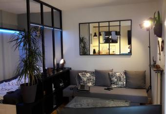 Superbe studio avec terrasse has Balcony rooms