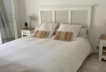 Suite dans un petit paradis has Balcony rooms