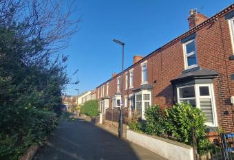 Lovely 3 bedroom Whitley Bay Townhouse. has Balcony rooms