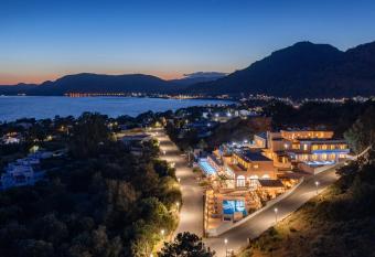 Eagles Nest has Balcony rooms