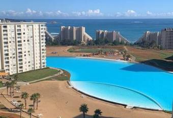 Algarrobo Laguna Bah  a allows 18 year olds to book a room