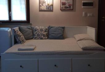 appartamento tra Torino e Alba in centro has Balcony rooms