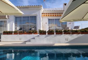 Las Mariposas allows 18 year olds to book a room