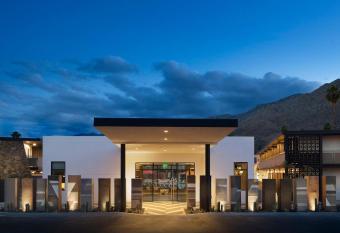 V Palm Springs has Balcony rooms