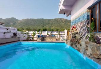 Mehru Mount Villa has Smoking rooms