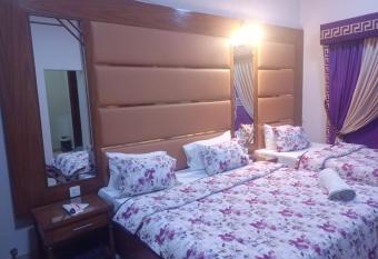 Travel lodge clifton has rooms with a private hot tub