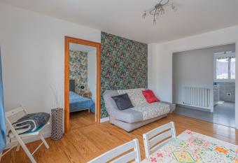 Le cocon has Balcony rooms