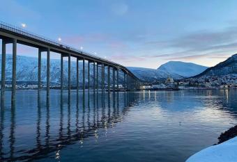 Leilighet p   Vervet i hjertet av Troms   allows 18 year olds to book a room