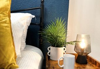 A&A Luxury Stay Athol allows 18 year olds to book a room