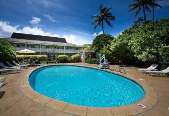 Lovely 1 bedroom with kitchen, free wifi & parking has rooms with a private hot tub