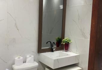 Flat su  tes mobiliados central has Balcony rooms