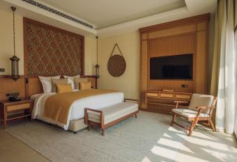 Naama Beach Villas & Spa has rooms with a private hot tub