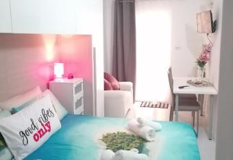 Fiumicino Aeroporto Casa Vacanze Orchidea allows 18 year olds to book a room