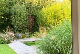 Le Jardin d Isa has Balcony rooms