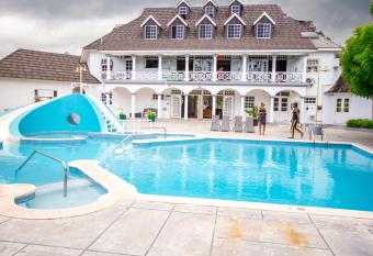 Sandcastles on the Beach allows 18 year olds to book a room