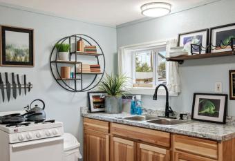 Pendleton Cottage Slumber Village 1 allows 18 year olds to book a room