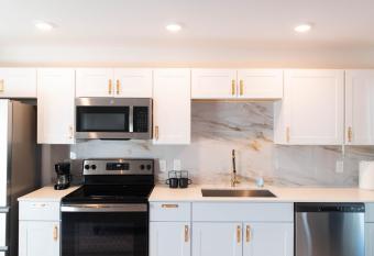 1BR 1B Contemporary Chrome Escape allows 18 year olds to book a room