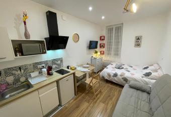 LA DOLCE VITA - Centre-ville - WIFI - Netflix - Disney allows 18 year olds to book a room