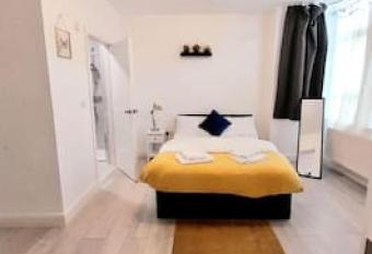 Stylish En-Suit near Central allows 18 year olds to book a room