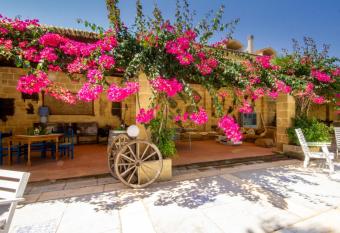 Villa Baglio has Smoking/Balcony rooms