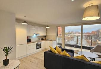 Spacious and cosy house has Balcony rooms