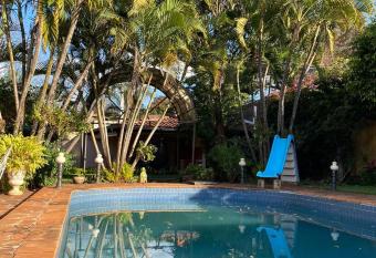 RESIDENCIA-UNIV allows 18 year olds to book a room