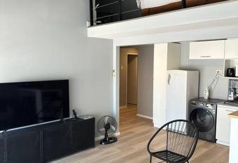 Moderno departamento en tigre allows 18 year olds to book a room