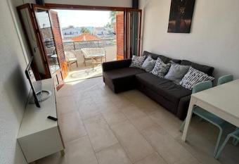 Apartamento en Santiago de la Ribera allows 18 year olds to book a room