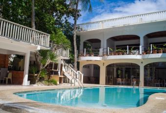 Lukay Las Brisas allows 18 year olds to book a room