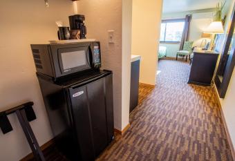 Open Hearth Lodge has rooms with a private hot tub