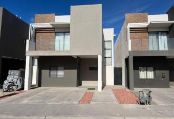 Casa Arcana (3 minutos del consulado) has Balcony rooms