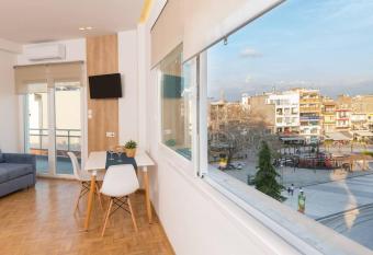 Pantheon square view 2 has Balcony rooms