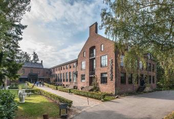 Hotel Kapellerput Heeze-Eindhoven allows 18 year olds to book a room