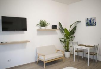 Maison 37 has Balcony rooms