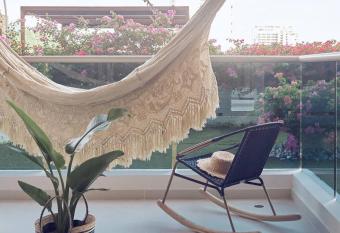 Tropical Condo in Santa Marta has rooms with a private hot tub