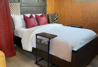 En Suite Flora allows 18 year olds to book a room