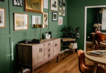 Fancy Fritz B&B allows 18 year olds to book a room