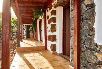 Luz de Aroa has Balcony rooms
