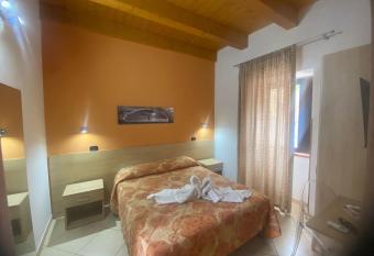 MANDANICI :Borgo Marsalini 2.0 has Balcony rooms