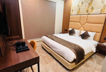 Hotel Hcc has Balcony rooms