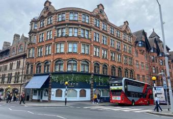 Quiet but Central Studio 409 allows 18 year olds to book a room