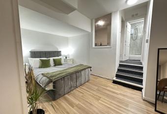 Cosy Studio Escape in Ilkeston with Netflix allows 18 year olds to book a room