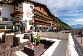 Berghotel has Balcony rooms