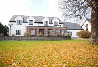 Balreask Bar, Restaurant & Guest Accommodation allows 18 year olds to book a room