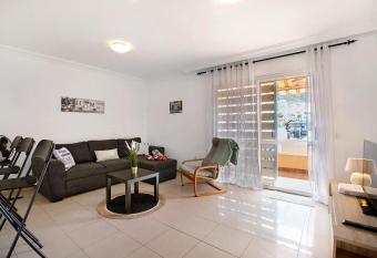   tico Los Seres allows 18 year olds to book a room