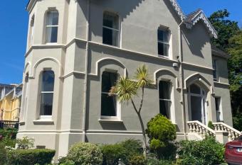 Oakhurst Guesthouse allows 18 year olds to book a room